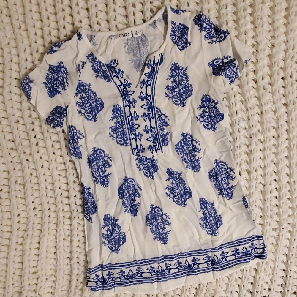 ❗2 for $20❗White and Royal Blue Cato Blouse